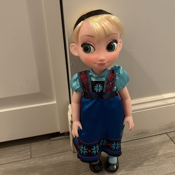 Elsa Doll. - Picture 2 of 3